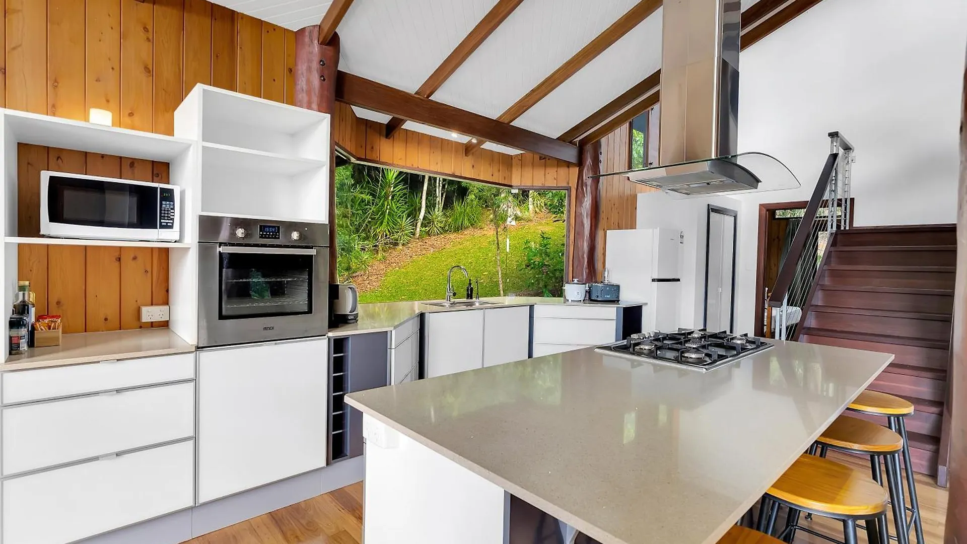 Pole Home In Paradise At Kuranda Australia